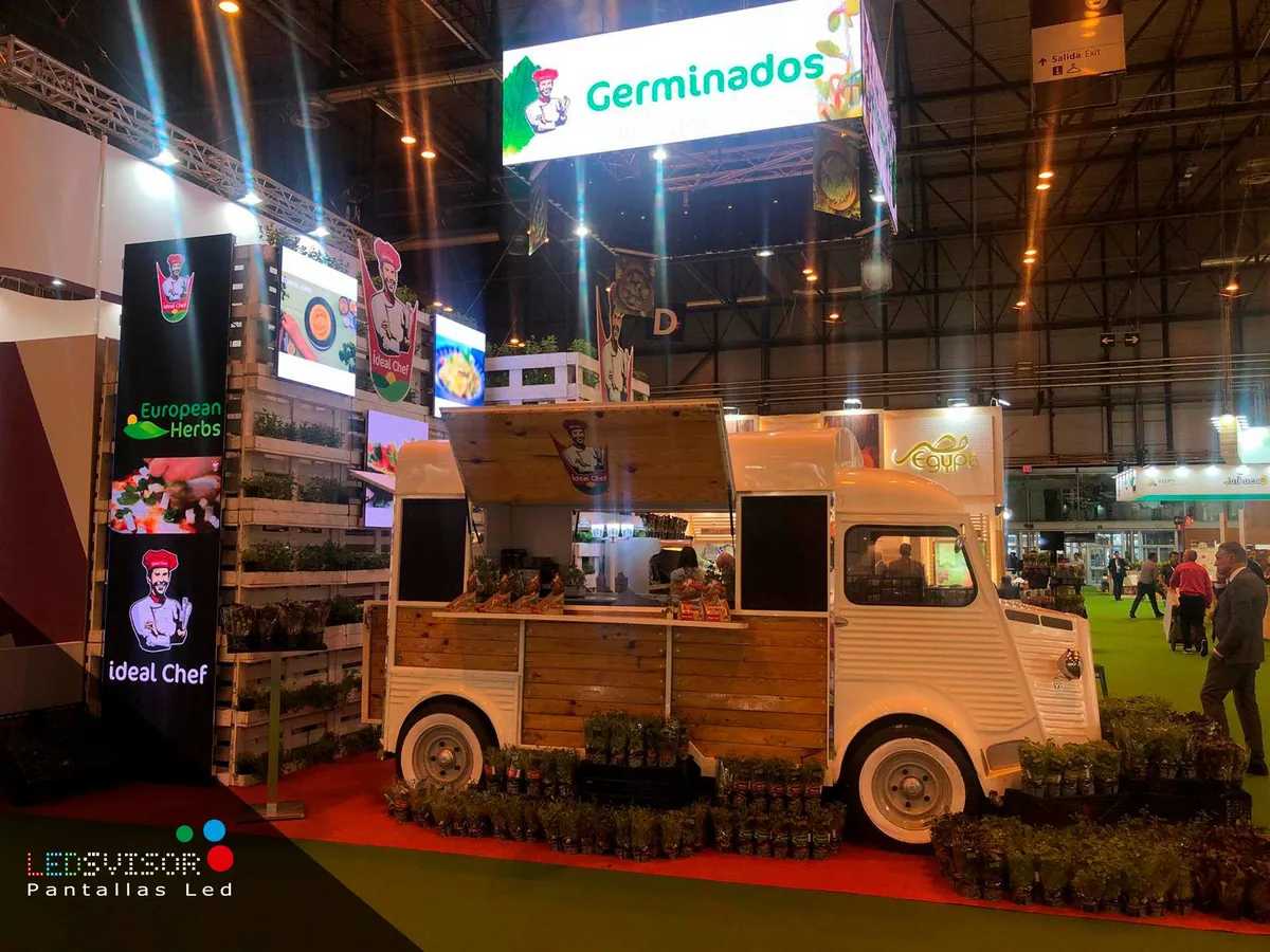 Instalación real de pantallas LED de Ledsvisor en un stand de la feria Fruit Attraction, IFEMA Madrid