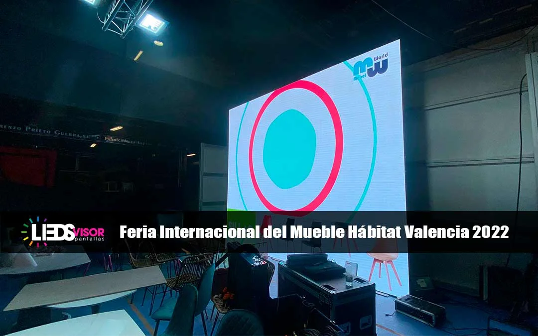 Pantalla LED de gran formato instalada en un pabellón durante la Feria Internacional del Mueble Hábitat de Valencia